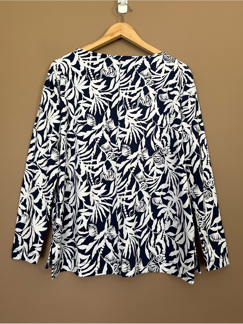 {Lilly Pulitzer} Karessa Top & Lillabeth Jogger Pant Set in Low Tide Navy Small - Picture 8 of 16
